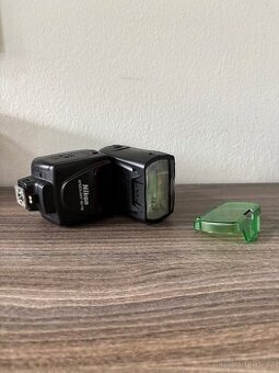 Nikon Speedlight SB- 700