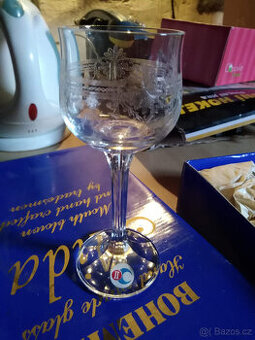 České broušené sklo