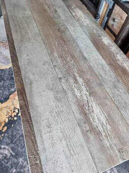 Konferenční stolek