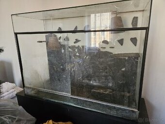 Velké skleněné terárium