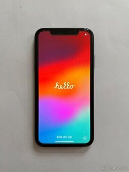 iPhone 11 black + Apple EarPods