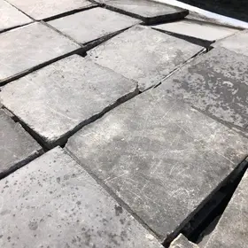 Koupím starší betonovou dlažbu