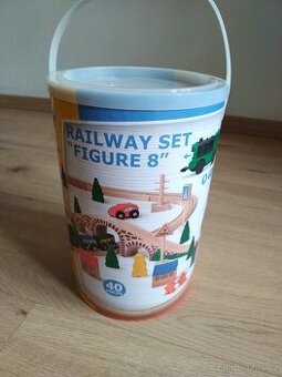 Dřevěný set kolejí a vláček