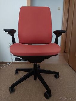 Steelcase Amia – prémiová ergonomická židle, téměř nová