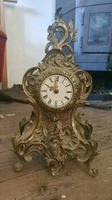Krásné staré hodiny mosazné