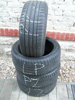 sada letní Michelin Pilot Sport4 225.40.18 92Y