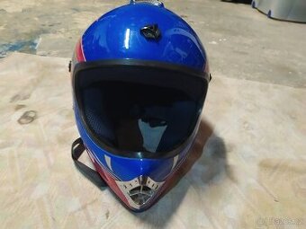 Přilba na moto