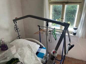 invalidni set postel zvedak toaleta kreslo