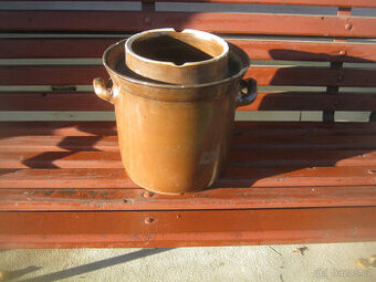 Prodám menší keramický hrnec na zelí-zelák bez víčka-300 kč.