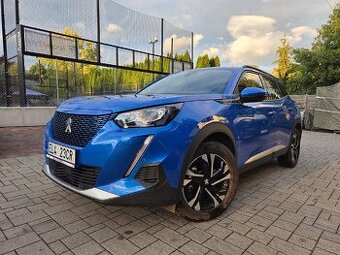 ZÁNOVNÍ PEUGEOT e2008 ALLURE 100kw naj.15.900km SoH 95%
