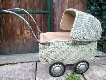 Kočárek pro panenky