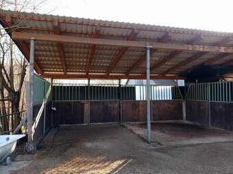 Stáj, přístřešek