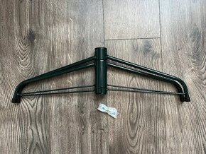 Kovový stojan na vánoční stromek