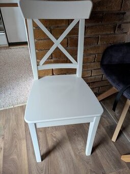 Bytelná bílá židle IKEA