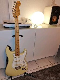 Elektrická kytara FENDER Stratocaster Player II Hialeah PLUS