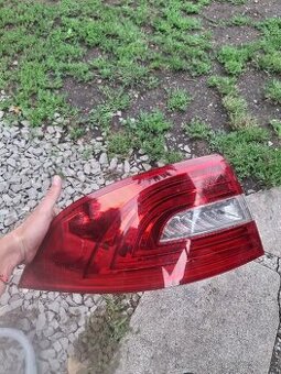 Světlo vnější levé na Superba