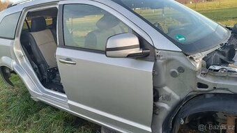 Dodge Journey. Pravé přední dveře KOMPLETNI
