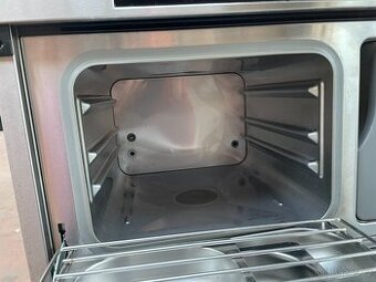 Vestavná parní trouba Miele