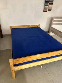 Dřevěná postel 140×200 cm