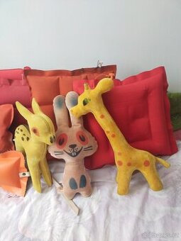 Staré sametové nafukovací retro hračky od Fatry.