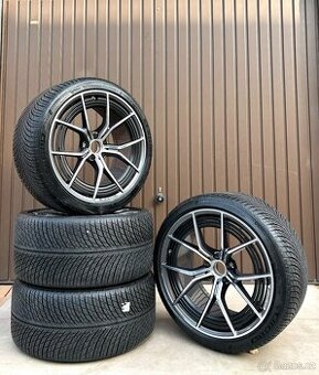 Mercedes AMG GT 2door Mercedes AMG 5x112 Michelin GT 4door