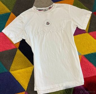 MONCLER  DÁMSKÉ BAVLNĚNÉ KRÁSNÉ TRIČKO  M