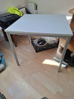 Pracovni stul 80cm x 80cm x 70cm