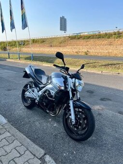 Suzuki GSR600