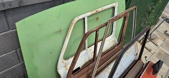 Škoda 100 pravé zadní dveře 2x.