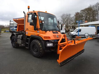 sypač Unimog U300 zimní údržba
