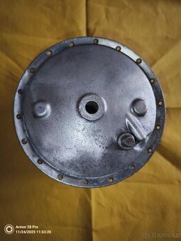 Jawa pionýr typ 555 a 05 střed a štít kola