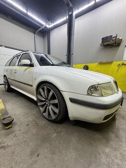 Škoda Octavia 1  sleva