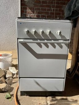 Plynový sporák s plynovou troubou