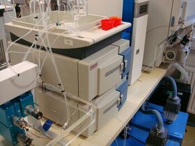 Kapalinový chromatograf ACCELA s hmotnostním detektorem