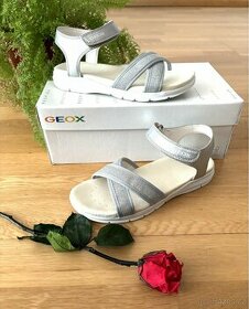 GEOX JAKO NOVÉ luxusní střevíce sandály 35