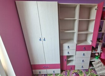 Stůl a skříně KOMI dívčí pokoj