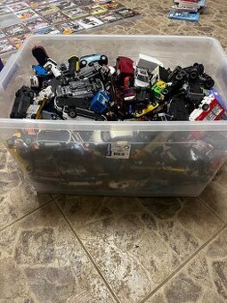 Krabice plná autíček , Hotwheels, Matchbox atd.