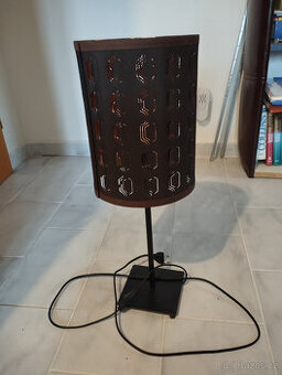 Stolní černá lampa