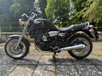 Triumph Legend 900