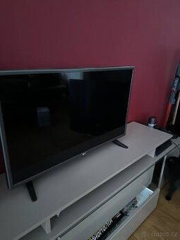 Prodám 2 identické televize LG.