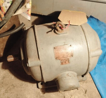 Elektromotor 2.7 KW 380V - Ø hřídele 28mm