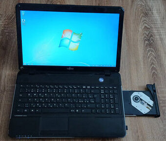 Prodám plně funkční notebook Fujitsu Lifebook.