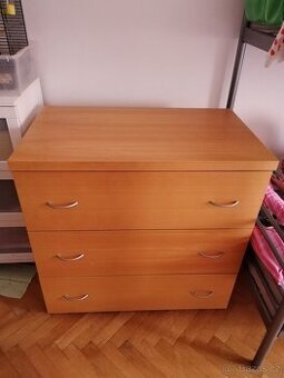 prodám komodu, dělaná truhlářem na míru s přebal. pultem