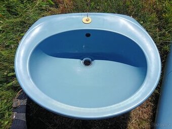 Prodám starší umyvadlo s nohou