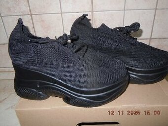 BOTY  ČERNÉ  38  NOVÉ