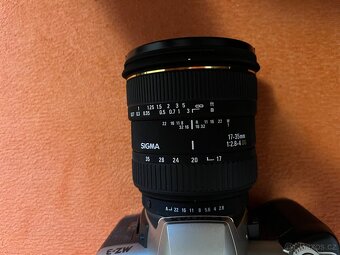 Prodám fotoaparáty Pentax, objektivy + další příslušenství