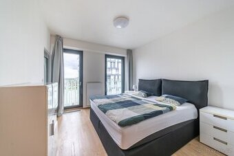 Pronájem bez zprostředkovatelů — stylový 2kk v centru Žižkov