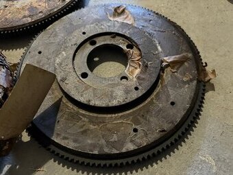 Volha Gaz 24, nový originální kompletní setrvák, i věnec