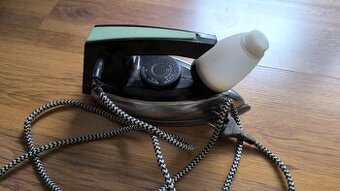 Retro napařovací žehlička