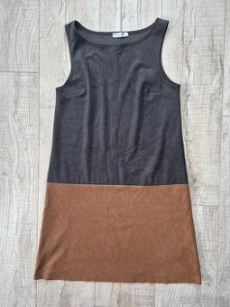 Sametové slušivé šaty nad kolena vel. 40